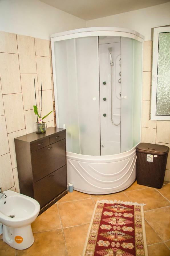 Casa Csiki Villa Rîşnov Kültér fotó