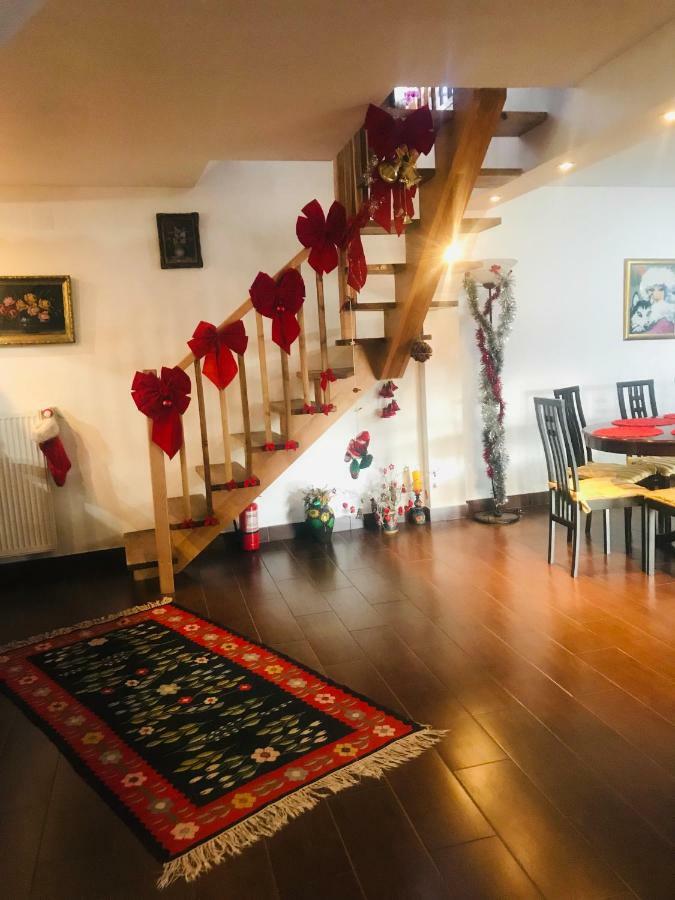 Casa Csiki Villa Rîşnov Kültér fotó