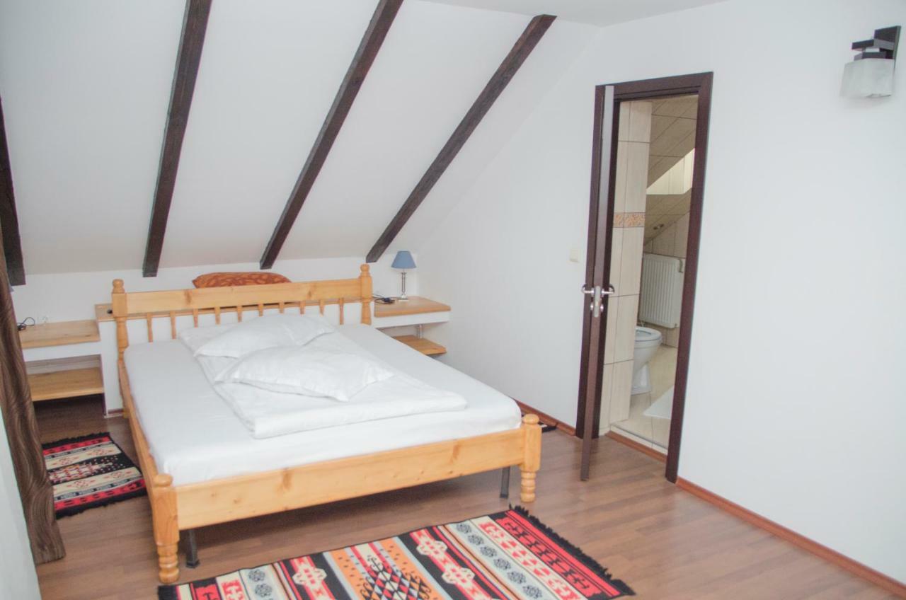 Casa Csiki Villa Rîşnov Kültér fotó
