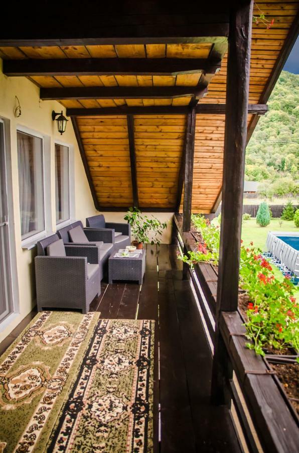 Casa Csiki Villa Rîşnov Kültér fotó