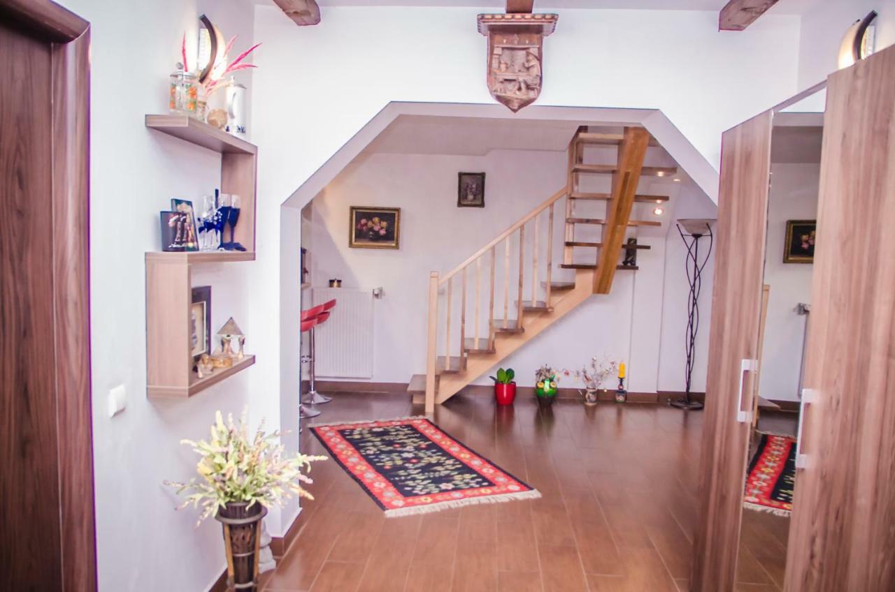 Casa Csiki Villa Rîşnov Kültér fotó
